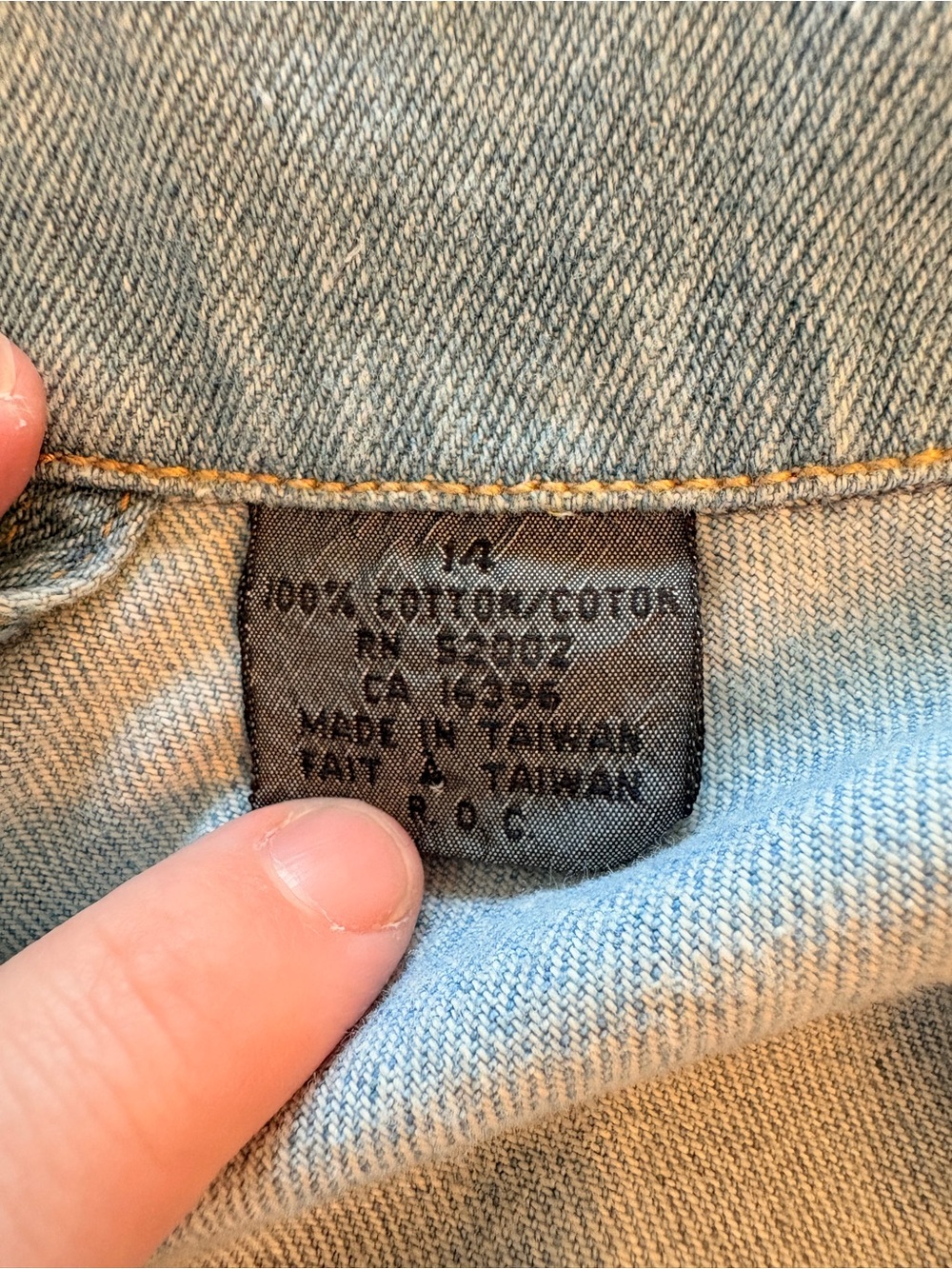 Vintage-Inspired Light Blue Denim Double-Breasted Jean Jacket - Picture 3 of 3